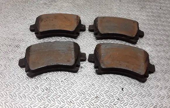 Volkswagen PASSAT B6 Brake pads (rear) 