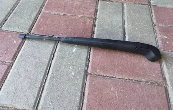 Hyundai Santa Fe Rear wiper blade arm 
