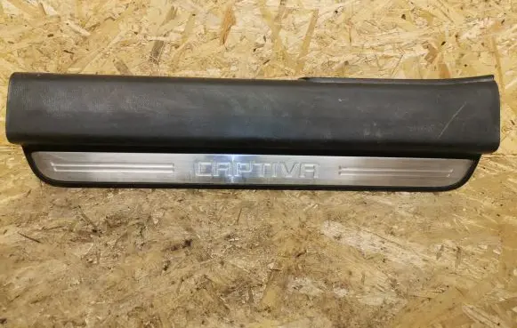 Chevrolet Captiva Front sill trim cover 20832149