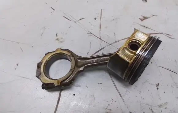 Nissan Maxima A34 Piston with connecting rod