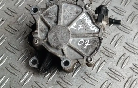 Land Rover Discovery 3 - LR3 Vacuum pump 4R8Q2A451AE D1681A0000