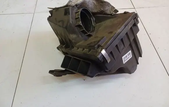 Air filter box