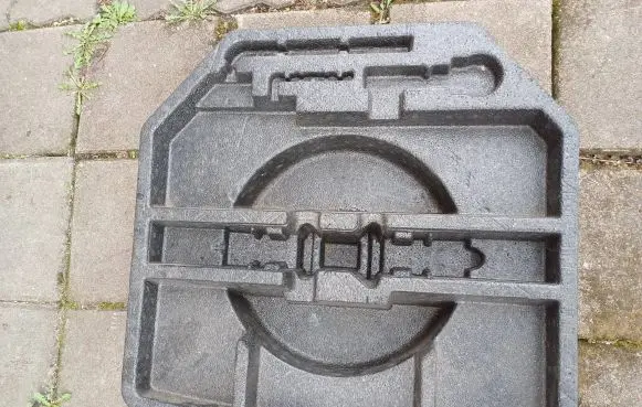 Toyota Avensis T270 Spare wheel section trim 6442905020