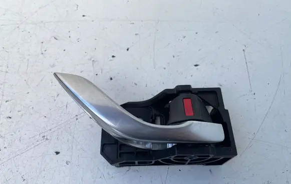 Mazda 6 Front door interior handle T8314