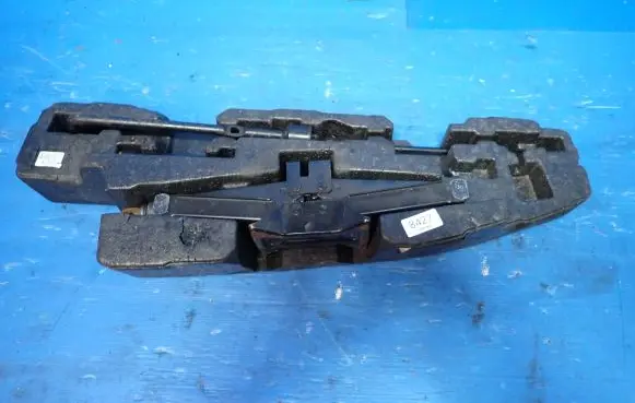 KIA Carens III Tool set 09149A4000