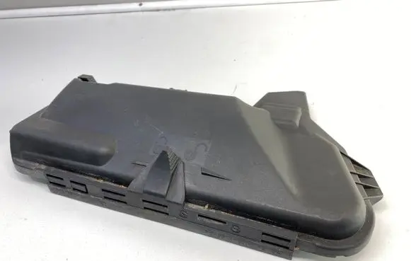 Mercedes-Benz CLS C219 Fuse box cover A2115400482