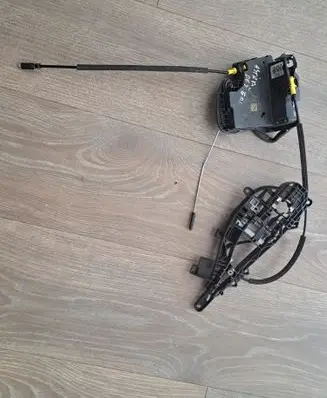 Opel Astra K Front door lock 915C303907618S
