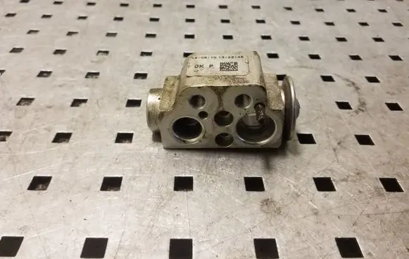 Volkswagen Touareg II Air conditioning (A/C) expansion valve 7P0820679A
