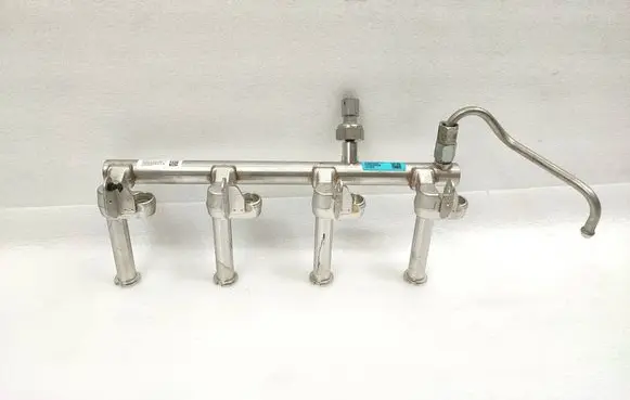 Volvo XC60 Fuel distributor 31410835 4D22193 1W052949