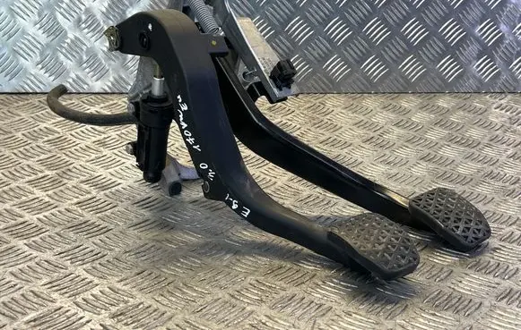BMW 3 E90 E91 Pedal assembly 6761310 6787111