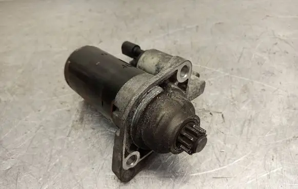 Volkswagen Golf VI Starter motor 000123028