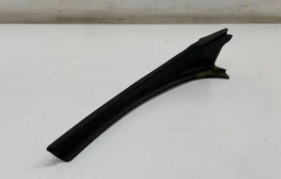 Opel Vivaro Windshield trim 9812855277
