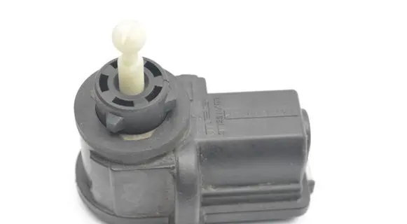 Ford Focus Headlight level adjustment motor 4M5X13K198