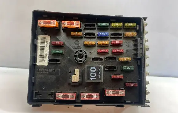 Volkswagen PASSAT B6 Fuse module 3C0937125