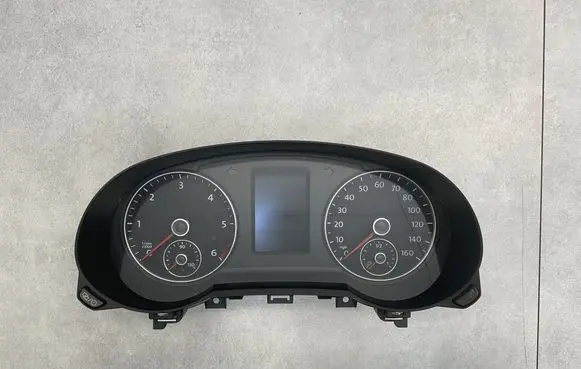 Volkswagen Sharan Speedometer (instrument cluster) 7N0920970L