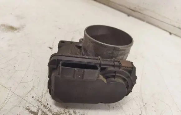 Volvo V70 Throttle valve 8677796