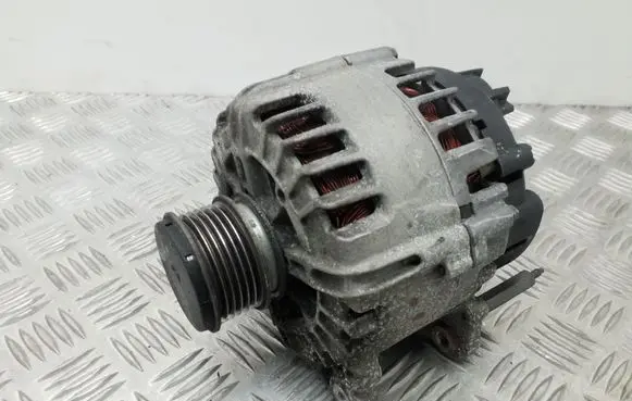 Volkswagen Golf VI Generator/alternator 03L903023A TG14C031