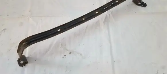 Fuel tank mounting bracket
