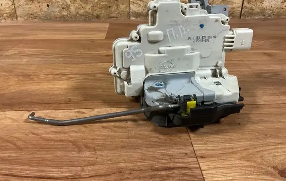 Audi A4 S4 B7 8E 8H Front door lock 8E1837016AA