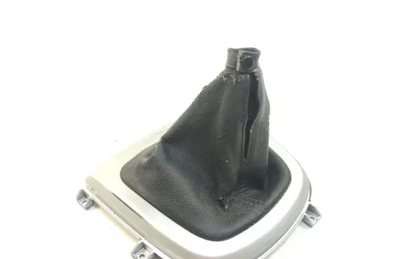 Hyundai Santa Fe Gear shifter surround trim plastic 846422B200