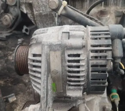 Renault Laguna I Generator/alternator 7700857073