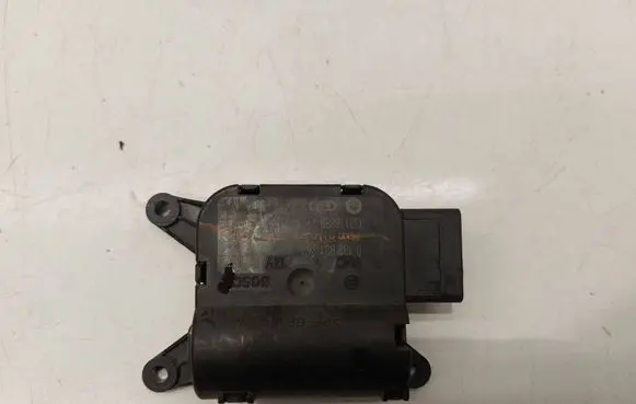 Volkswagen PASSAT B6 Air flap motor/actuator CZ1168802921 3C0907511A