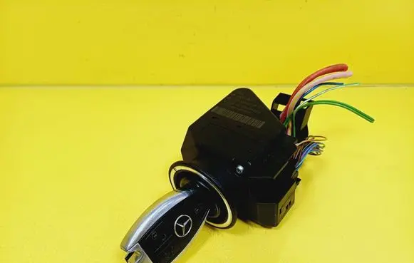 Mercedes-Benz CLK A208 C208 Ignition lock 2105450208