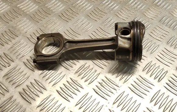 Ford Fiesta Piston with connecting rod RFCM5G6205FA