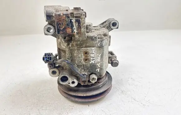 Nissan X-Trail T30 Air conditioning (A/C) compressor (pump) 926005M301