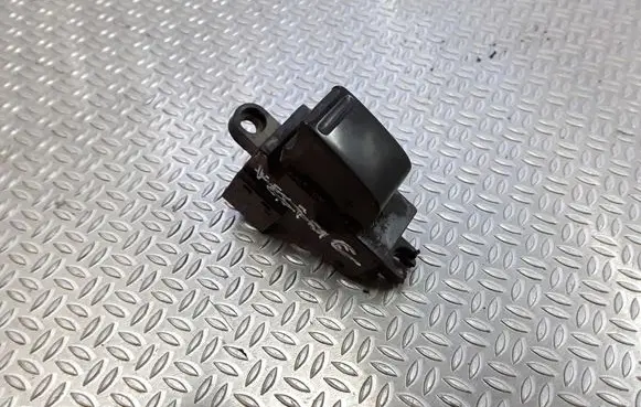 Nissan Primera Electric window control switch 25411AV600