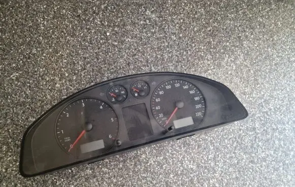 Volkswagen Transporter - Caravelle T5 Speedometer (instrument cluster)