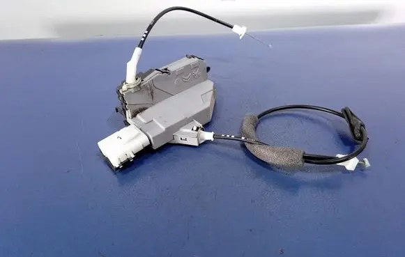 Peugeot 308 Rear door lock 567164