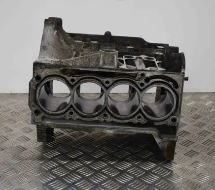 Volkswagen Touran I Engine block 