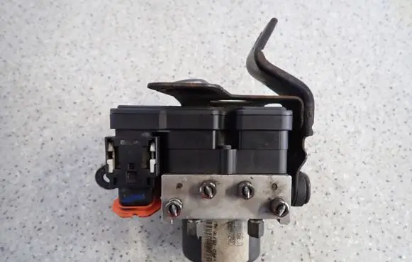 Suzuki Swift Cultus ABS Pump 0621020564462J1