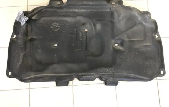 Engine bonnet/hood sound/heat insulation