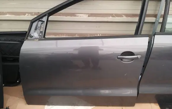 Volkswagen Polo V 6R Front door LD7R