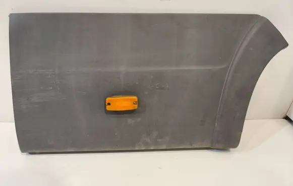 Rear fender molding trim