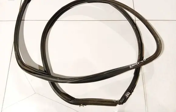 Lexus RX 300 Rubber seal rear door 