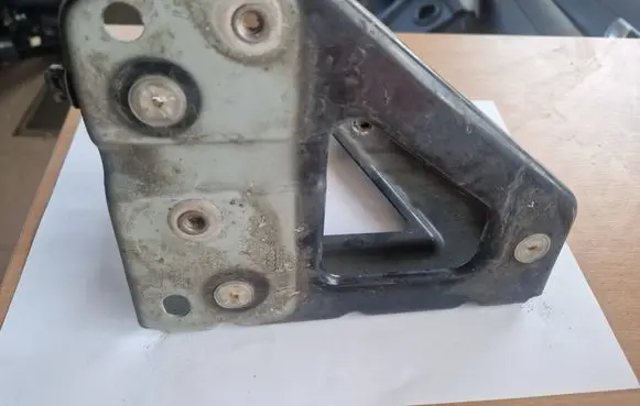 Audi A6 S6 C6 4F Fender mounting bracket 4F0821136A