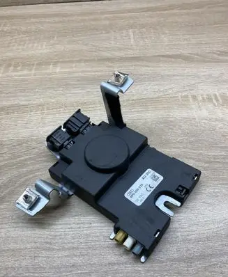 Audi A3 S3 8P Aerial antenna amplifier 8P0035225 AU350