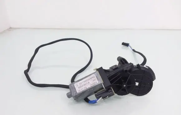 Mercedes-Benz E W211 Seat adjustment motor A2118203242 0390201940 A2118203242KZ