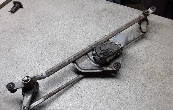 Chevrolet Camaro Front wiper linkage and motor 20955389 AX1590602273