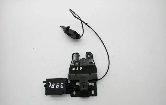 BMW 5 E39 Tailgate/trunk/boot lock/catch/latch 8168892