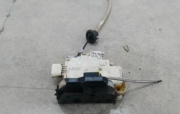 Audi A6 S6 C6 4F Front door lock 4F1837015