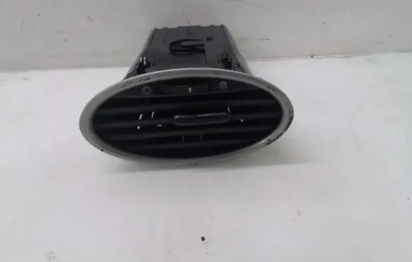 Ford Focus Dashboard side air vent grill/cover trim 4M51A014L21