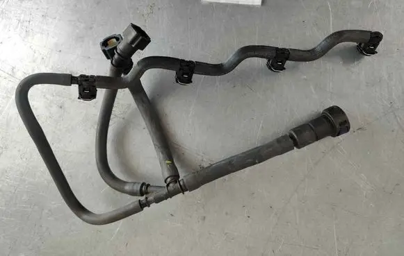 Volvo XC90 Fuel injector supply line/pipe 31452374 31452373