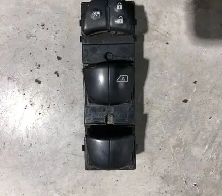 Nissan Navara Electric window control switch 17417SD