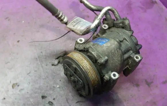 Mazda 3 I Air conditioning (A/C) compressor (pump) 3M5H19D629SB