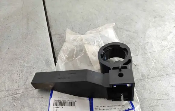 Polestar 2 Radiator mount bracket 31684228