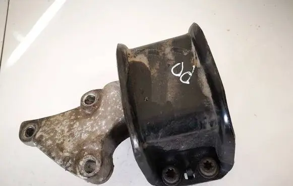 Peugeot 307 Engine mount bracket